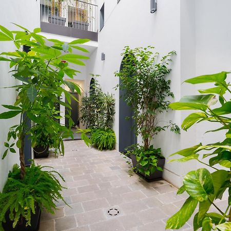 Posada De Los Venerables Sevilla Bagian luar foto
