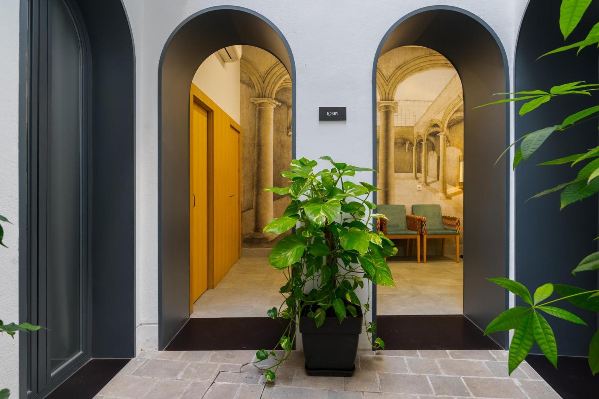 Posada De Los Venerables Sevilla Bagian luar foto