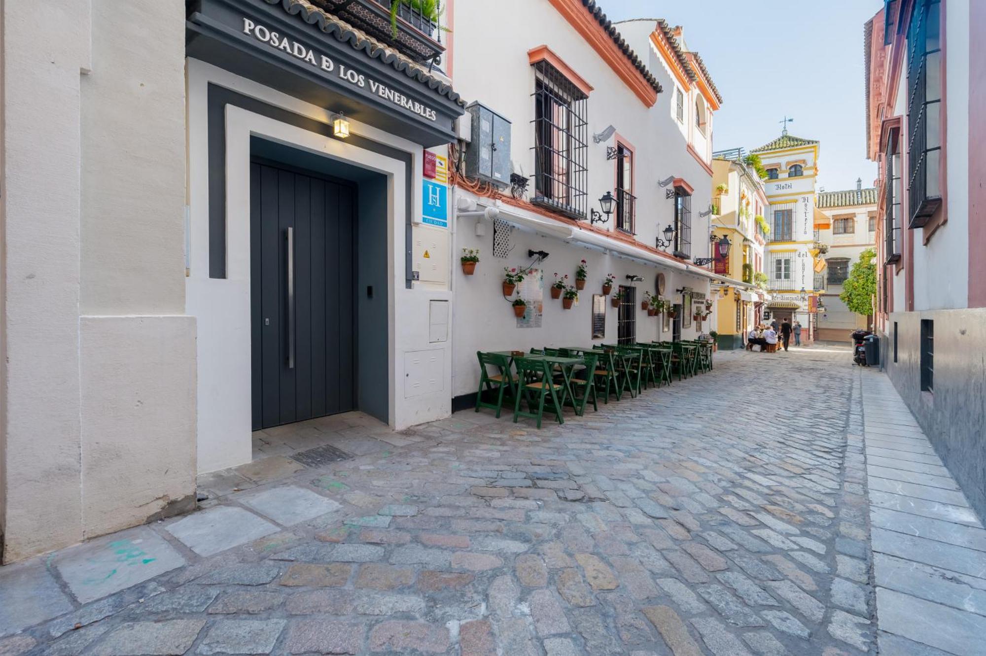 Posada De Los Venerables Sevilla Bagian luar foto